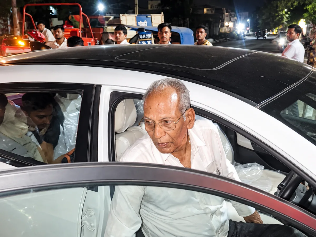 मजदूरों को कार से टक्कर के बाद डॉक्टर पर हंगामे का आरोप, वीडियो सोशल मीडिया पर वायरल