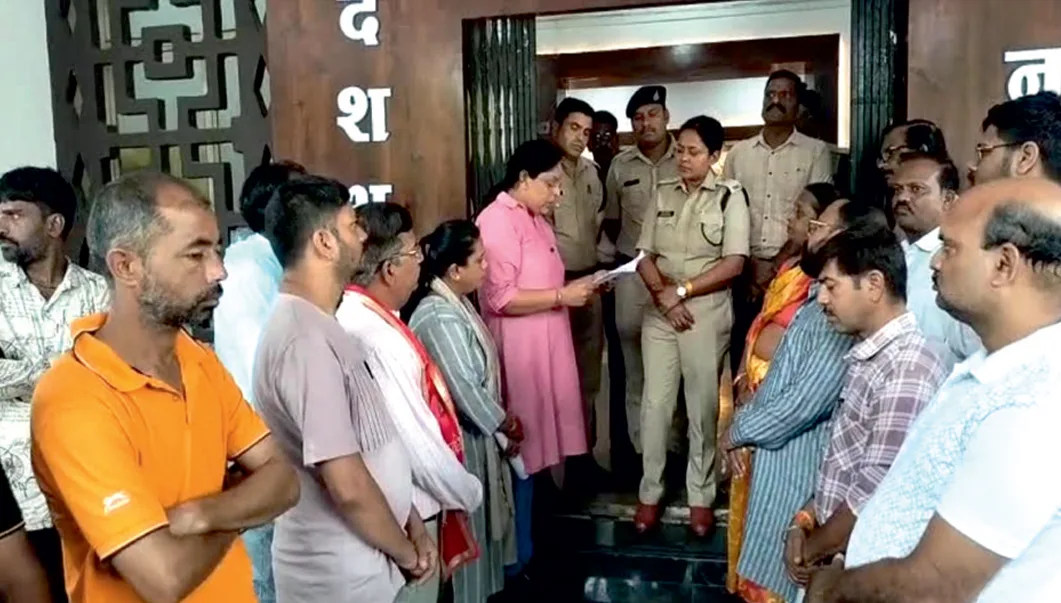 व्यावसायिक गरबा आयोजनों के विरोध में सर्व हिंदू समाज ने सौंपा ज्ञापन, पुलिस गश्त बढ़ाने की मांग
