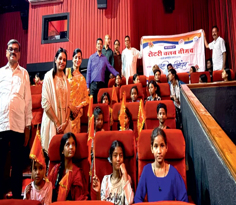 ‘साथी हाथ बढ़ाना’ प्रोजेक्ट के तहत बच्चों ने देखी फिल्म, रात्रिभोज का भी लिया आनंद