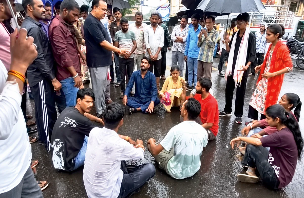 बालिकाओं से कथित अभद्रता के विरोध में धरना, एक आरोपी गिरफ्तार; अन्य की तलाश जारी