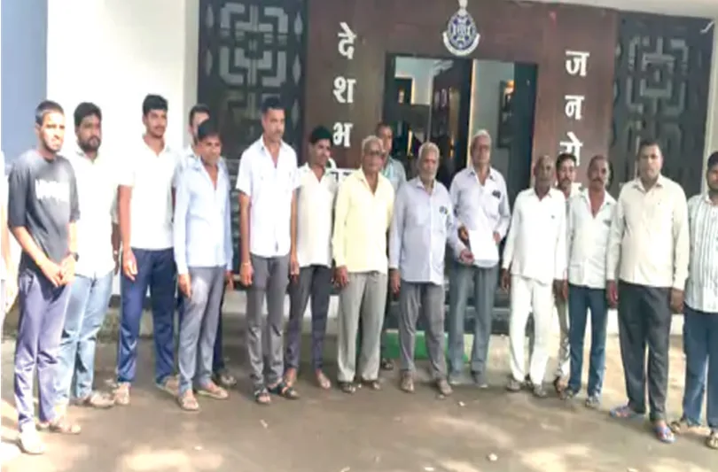 45 साल पुराने कुएं की मजदूरी को लेकर विवाद, दोनों पक्ष एसपी कार्यालय पहुंचे