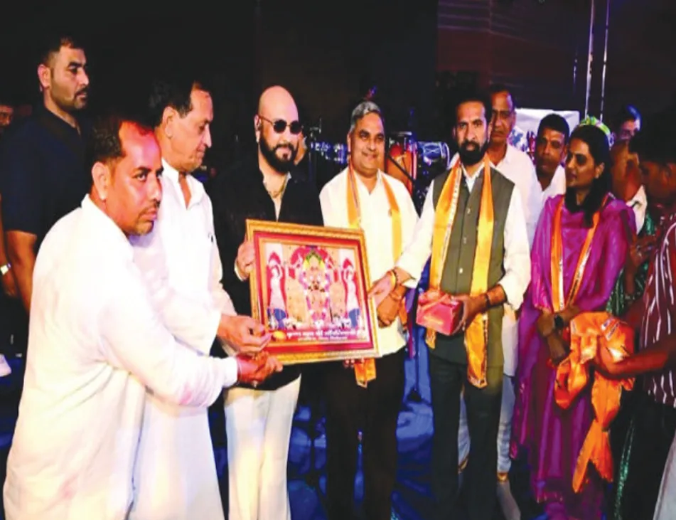 बी प्राक की प्रस्तुति से झूमा सांवलियाजी, अलग-अलग मंचों पर देर रात तक गूंजे भजन और लोकगीत