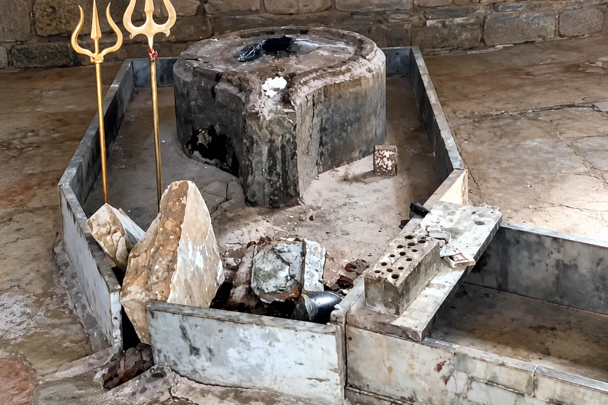 बरुखेड़ा रोड के प्राचीन महादेव मंदिर में तोड़फोड़, भोलेनाथ-नंदीजी की प्रतिमाएं खंडित; आरोपी गिरफ्तार