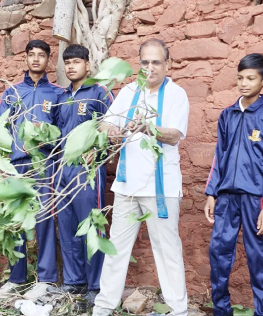 सात सहेलिया बावड़ी पर चला स्वच्छता अभियान, सांसद निधि से ₹5 लाख की घोषणा