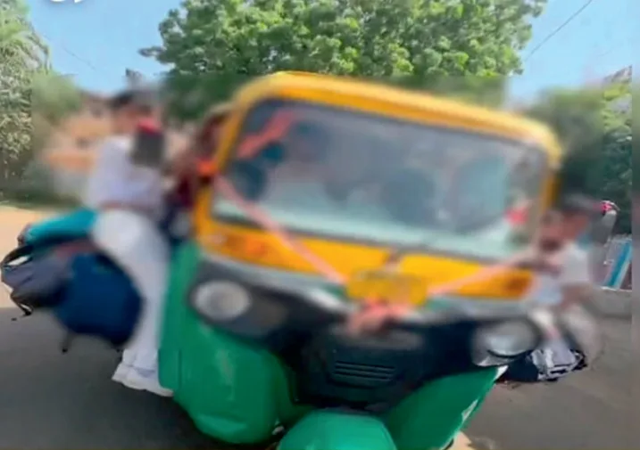 नीमच में क्षमता से अधिक बच्चों से भरा ऑटो वीडियो वायरल, सड़क सुरक्षा पर उठे सवाल
