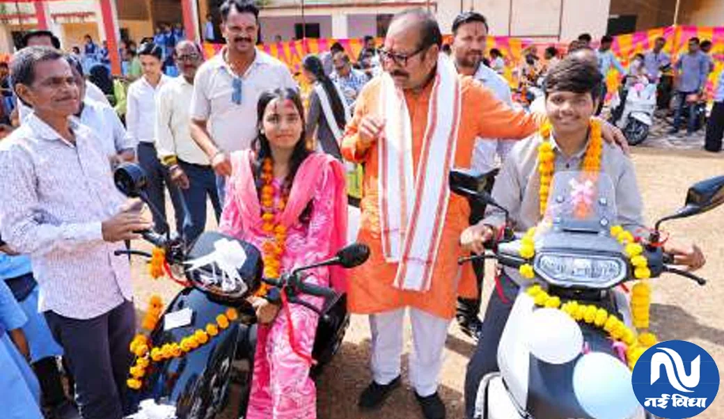 नीमच ब्लॉक के 39 मेधावी विद्यार्थियों को मिली स्कूटी: जिले में 112 विद्यार्थियों को लाभ