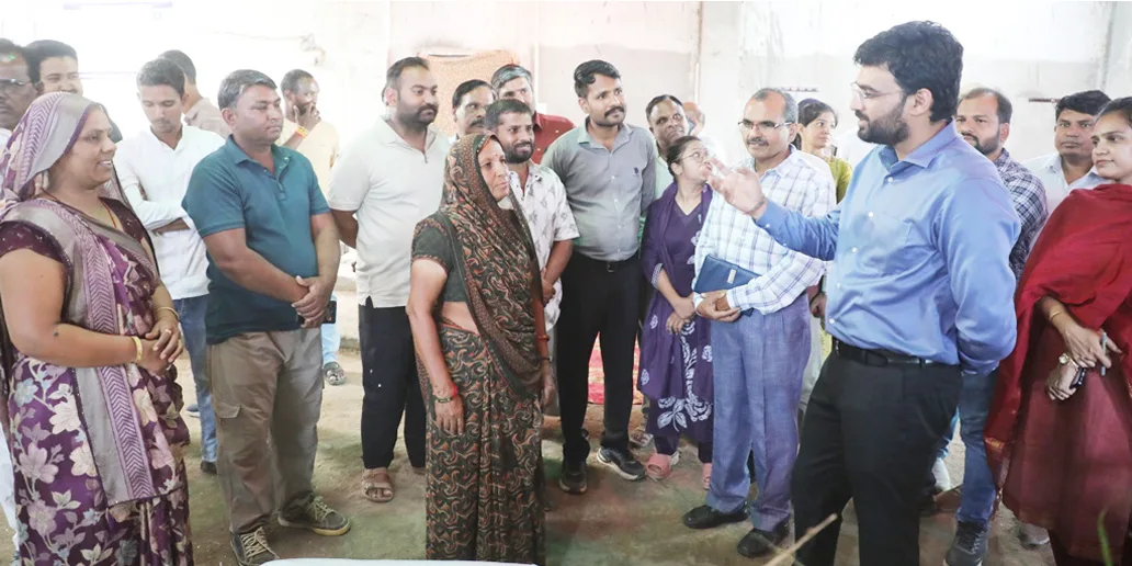 कलेक्टर हिमांशु चंद्रा ने भाटखेड़ी बुजुर्ग का किया दौरा, विद्यार्थियों को 90% से अधिक अंक लाने का लक्ष्य दिया