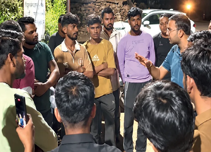 बिजली कटौती से भड़के किसान: रतनगढ़ में ग्रिड का घेराव, कुकड़ेश्वर में चक्काजाम; तीन दिन का अल्टीमेटम