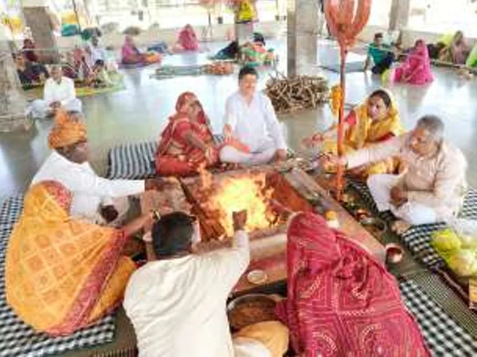 चीताखेड़ा: आवरी माता मंदिर में नवमी पर यज्ञ-हवन और पूजन, महाप्रसाद का हुआ वितरण