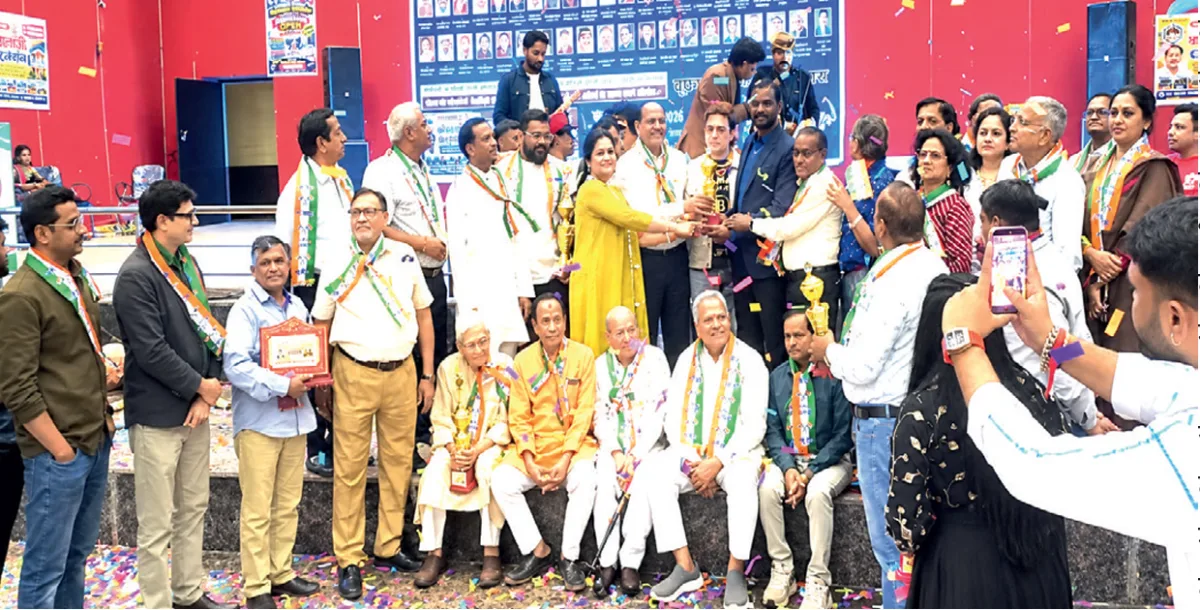 नीमच टाउन हॉल में भक्ति और देशभक्ति गीतों की गूंज, 27 सामाजिक प्रतिभाओं का सम्मान