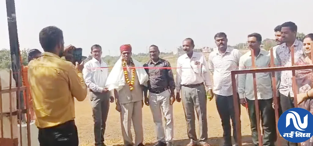 सेवानिवृत्त शिक्षक बद्रीलाल परिहार ने विद्यालय को भेंट किया गेट: विद्यार्थियों को भी दी प्रोत्साहन सामग्री