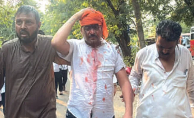 भोपाल में कांग्रेस कार्यालय के बाहर हंगामा: कांग्रेस नेता बालकिशन धाकड़ घायल; कार्यकर्ताओं में आक्रोश