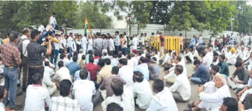 अफीम नीति के विरोध में किसानों का नारकोटिक्स कार्यालय पर घेराव: छह प्रमुख मांगों को लेकर सौंपा ज्ञापन